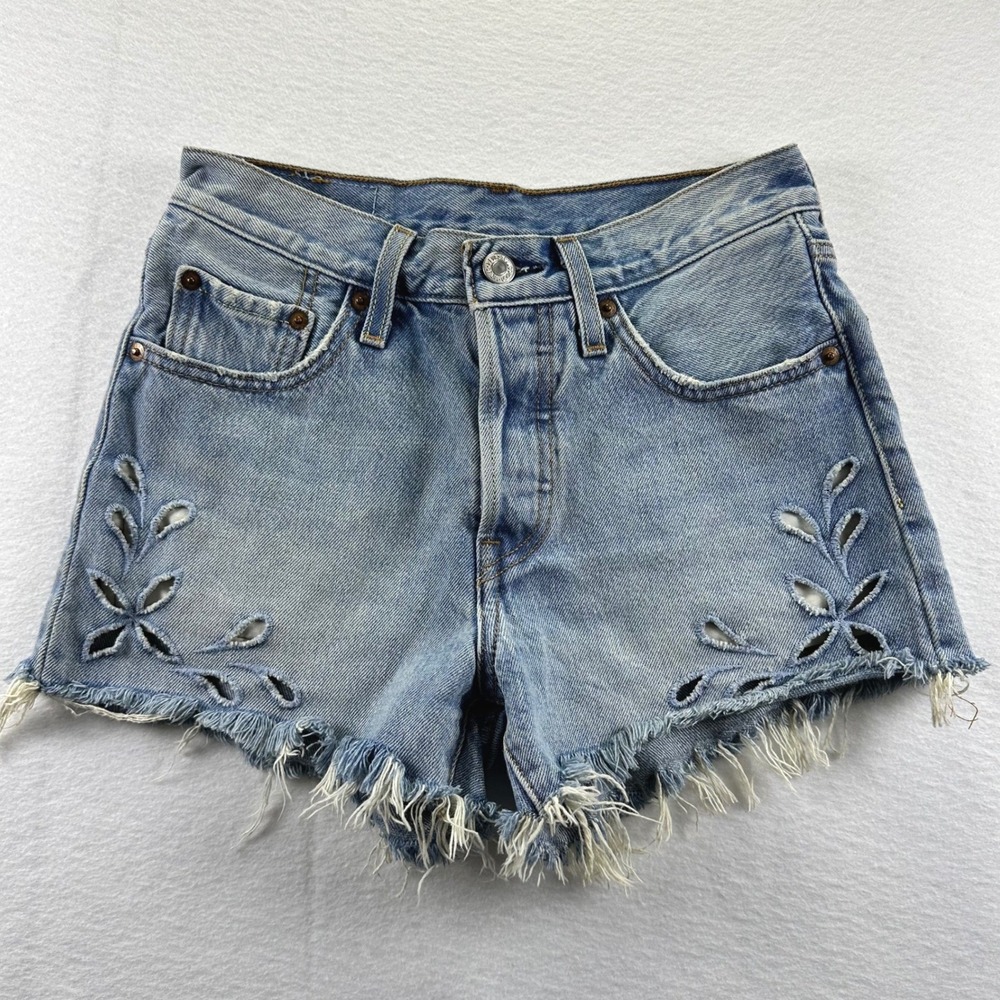 Levis 501 High Rise Denim Shorts Light Wash‎ Floral Eyelet Cutout Size 24 W24